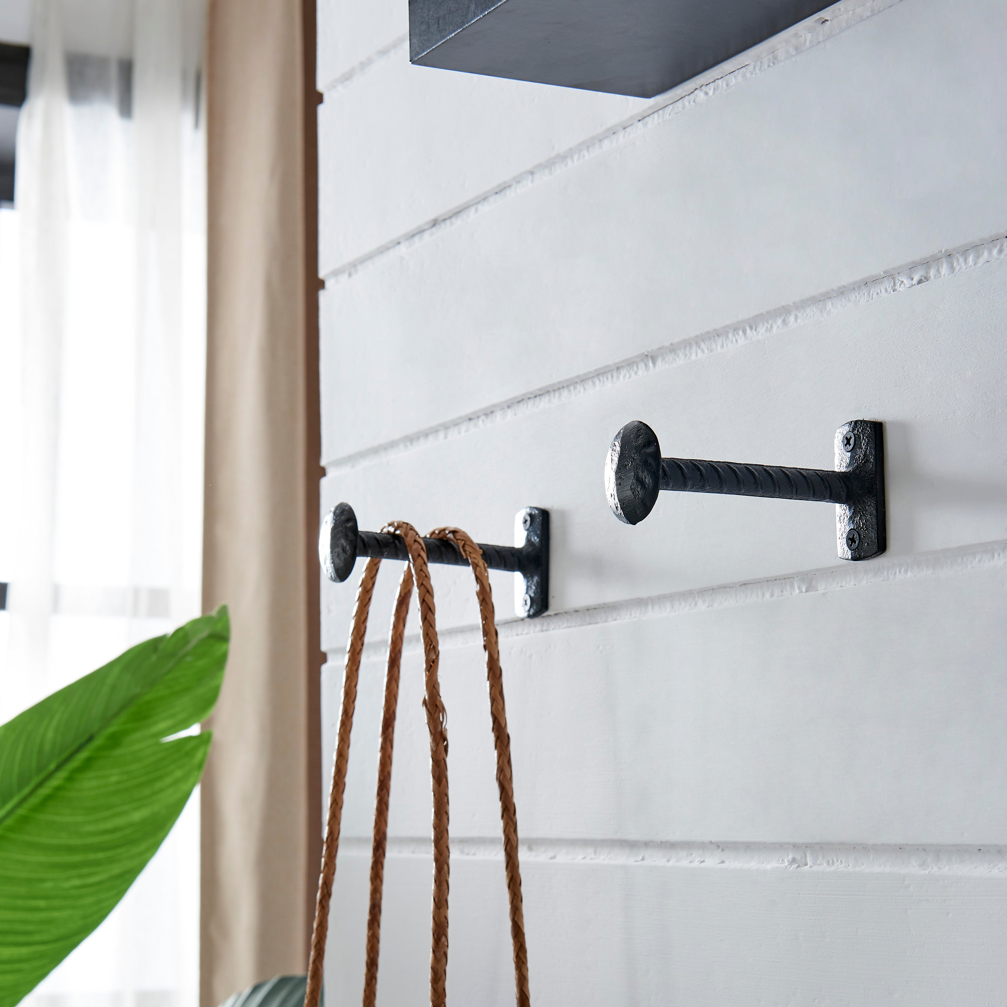Jinka Nails (Regular Size, 50 Pieces Packet) Wall Hooks for Hanging Photo  Frames, Clocks, Mirrors, Keys, Decorative Items, etc. Holds Upto 3 Kgs. Wall  Hooks for Hanging Strong - 50 Pieces Packet. :